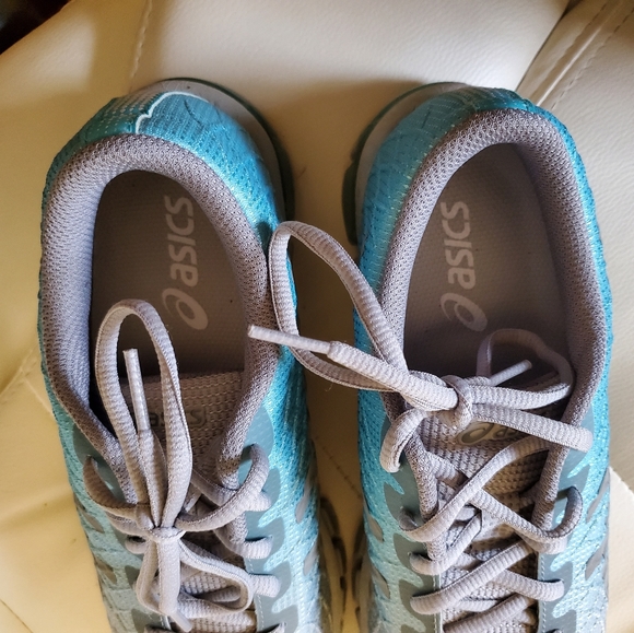 Like new ASICS - Picture 5 of 6